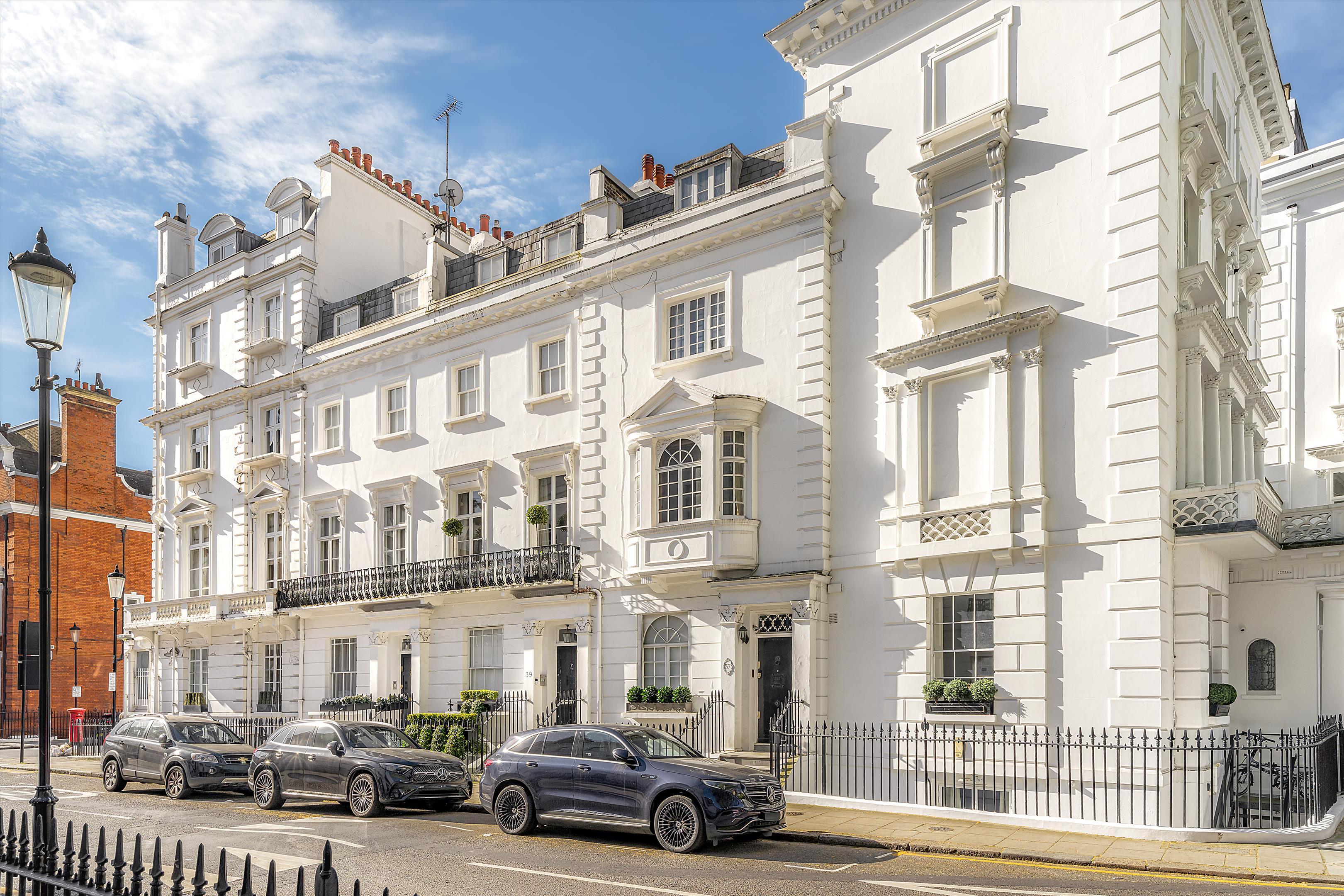 Ovington Square, Knightsbridge, London, SW3
