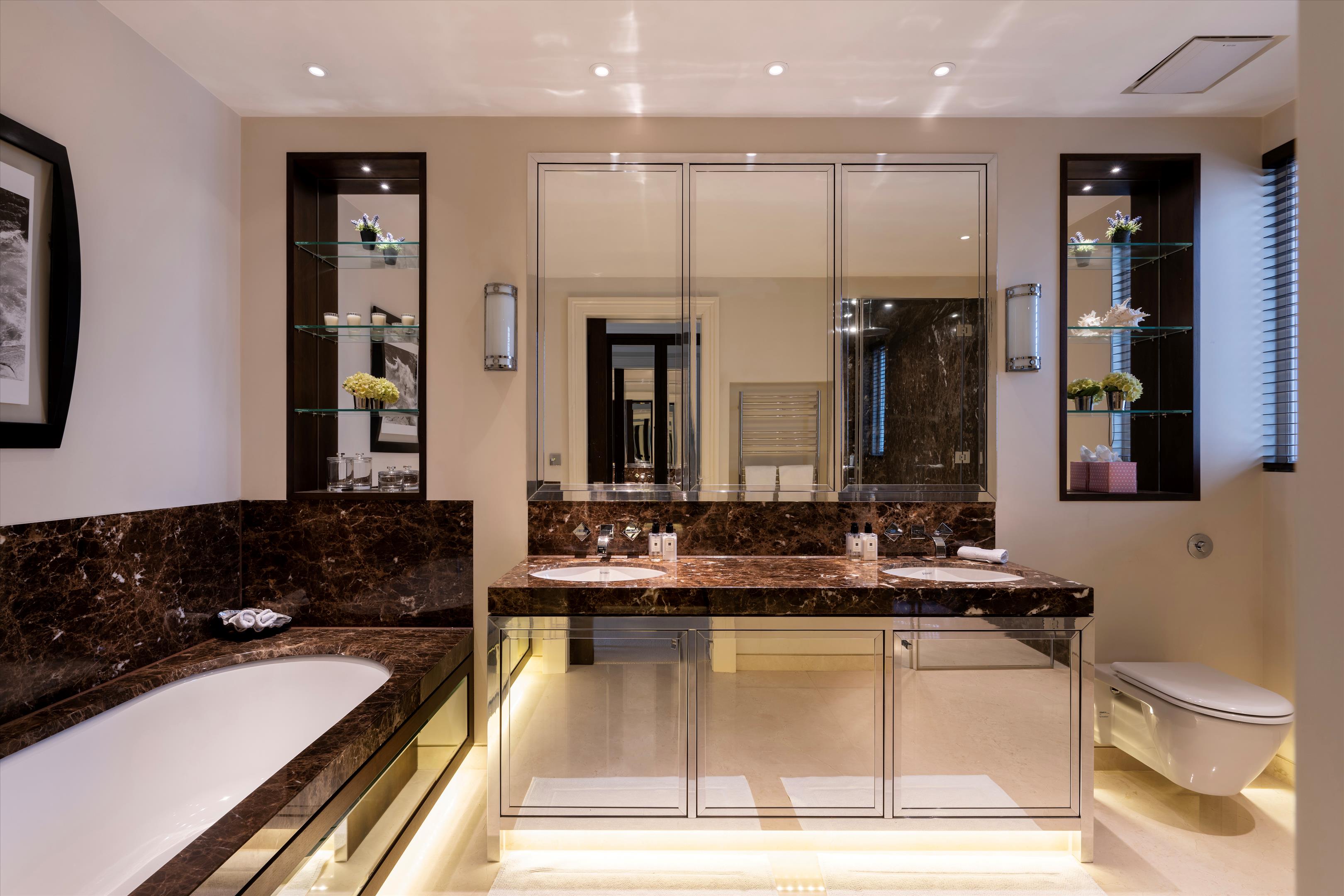 Pont Street Mews, Knightsbridge, London, SW1X
