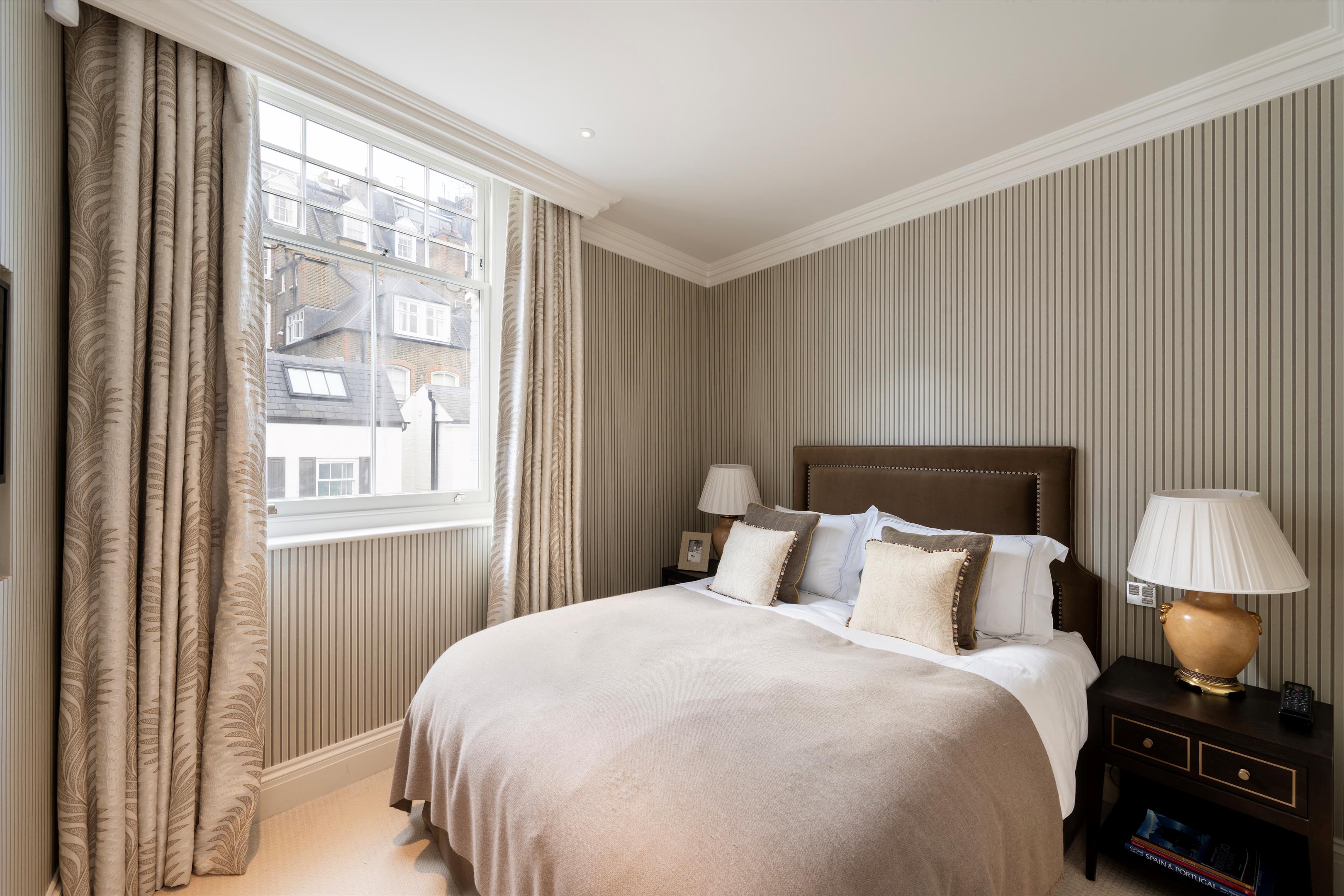 Pont Street Mews, Knightsbridge, London, SW1X