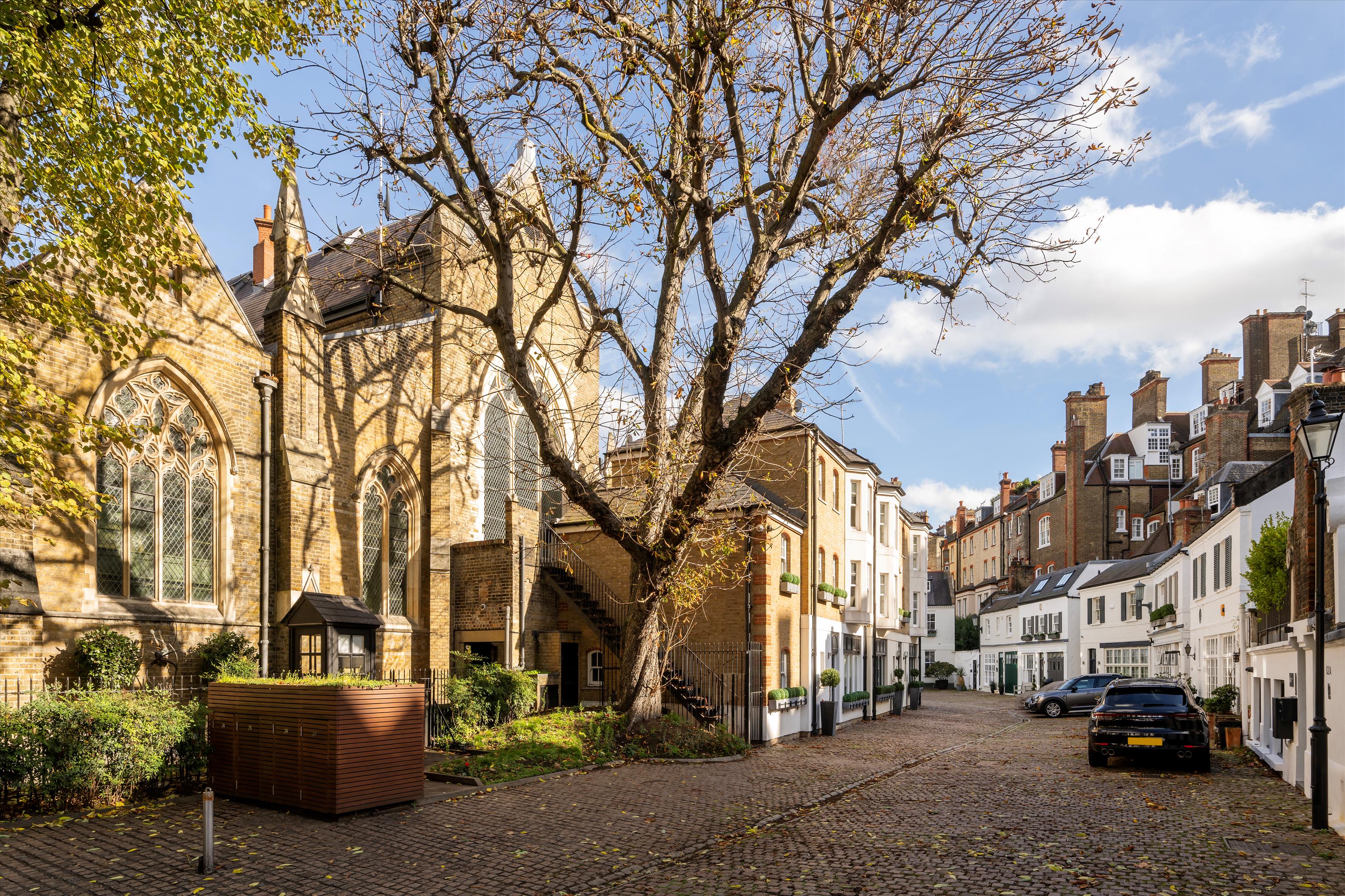 Pont Street Mews, Knightsbridge, London, SW1X