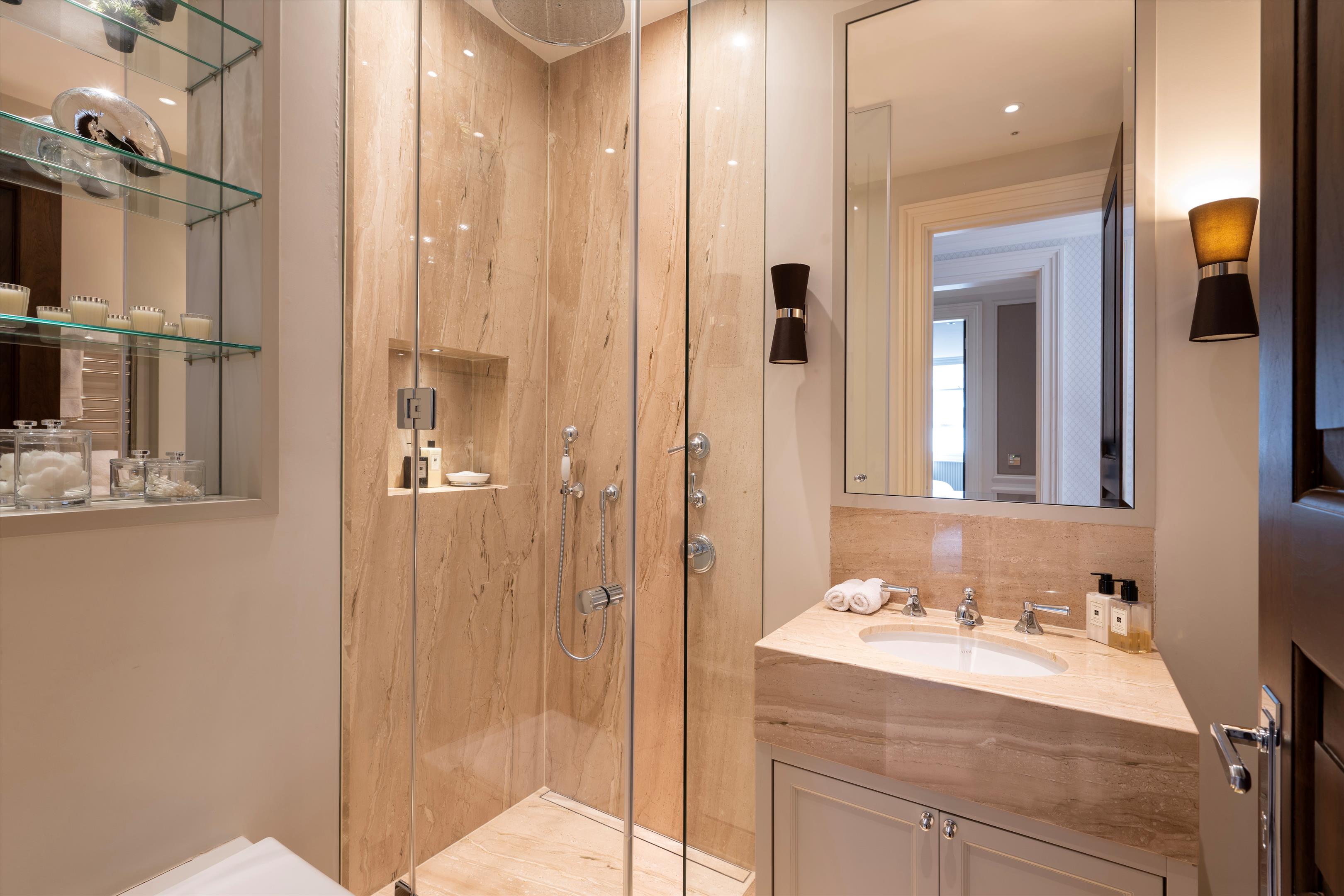 Pont Street Mews, Knightsbridge, London, SW1X