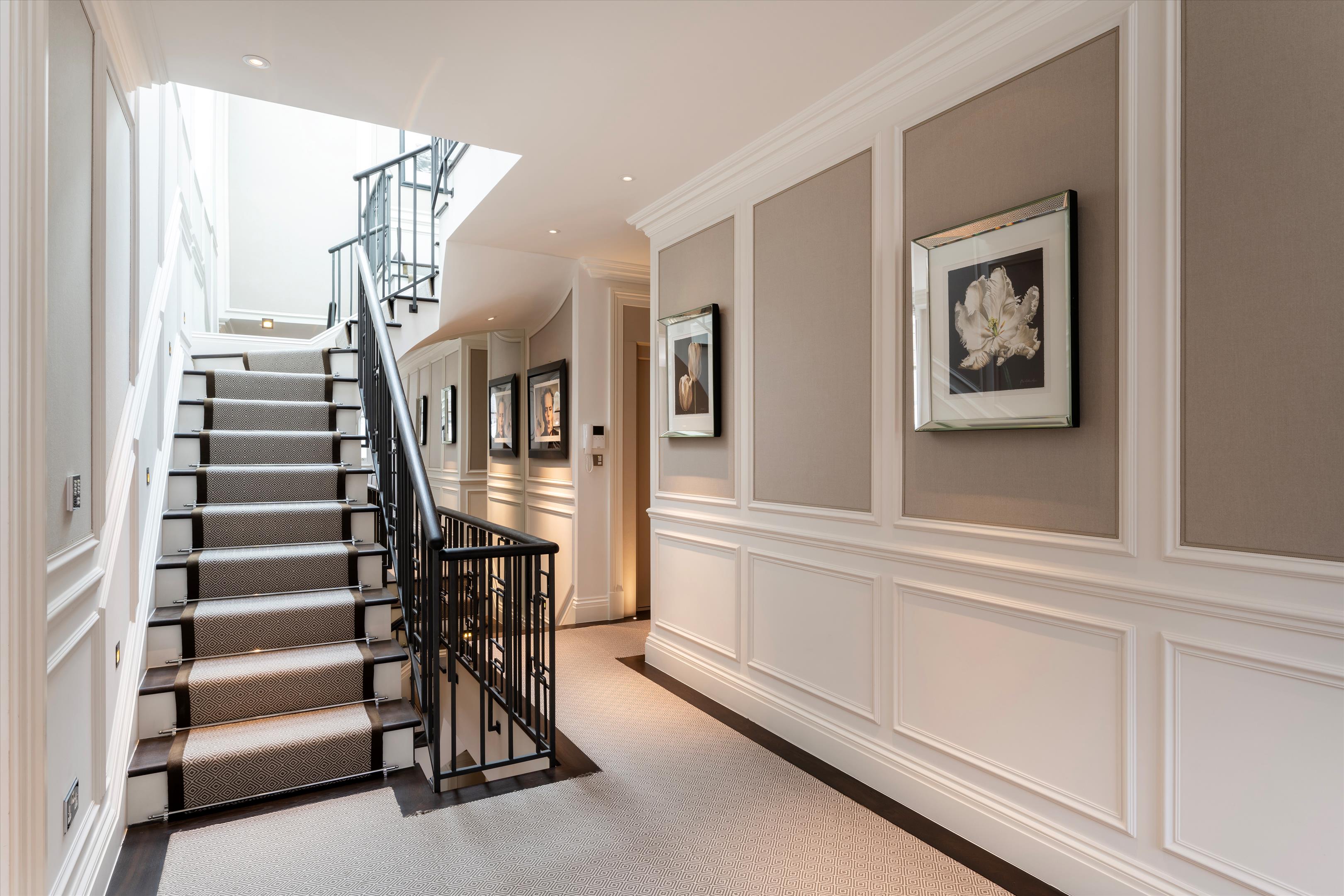 Pont Street Mews, Knightsbridge, London, SW1X