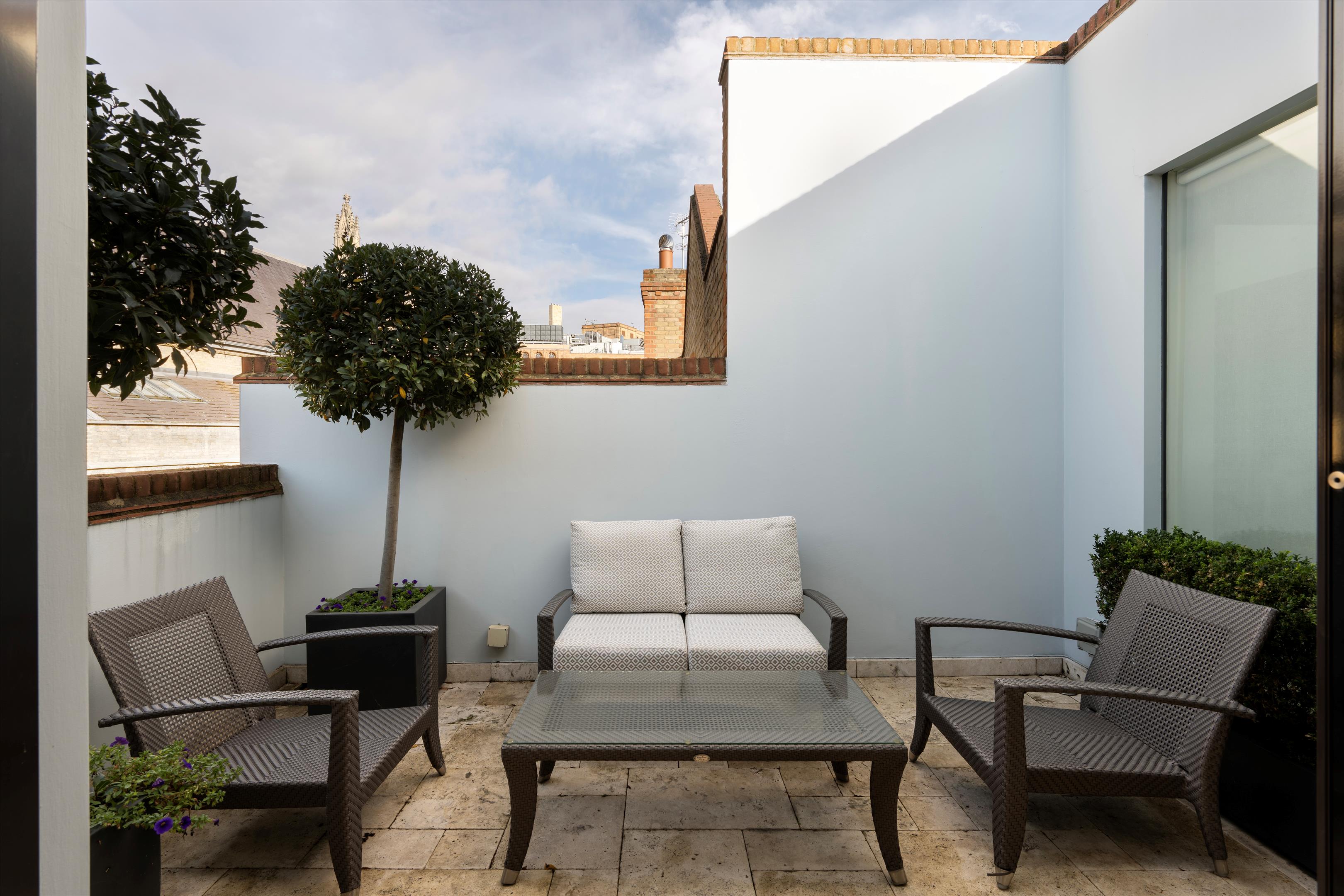 Pont Street Mews, Knightsbridge, London, SW1X