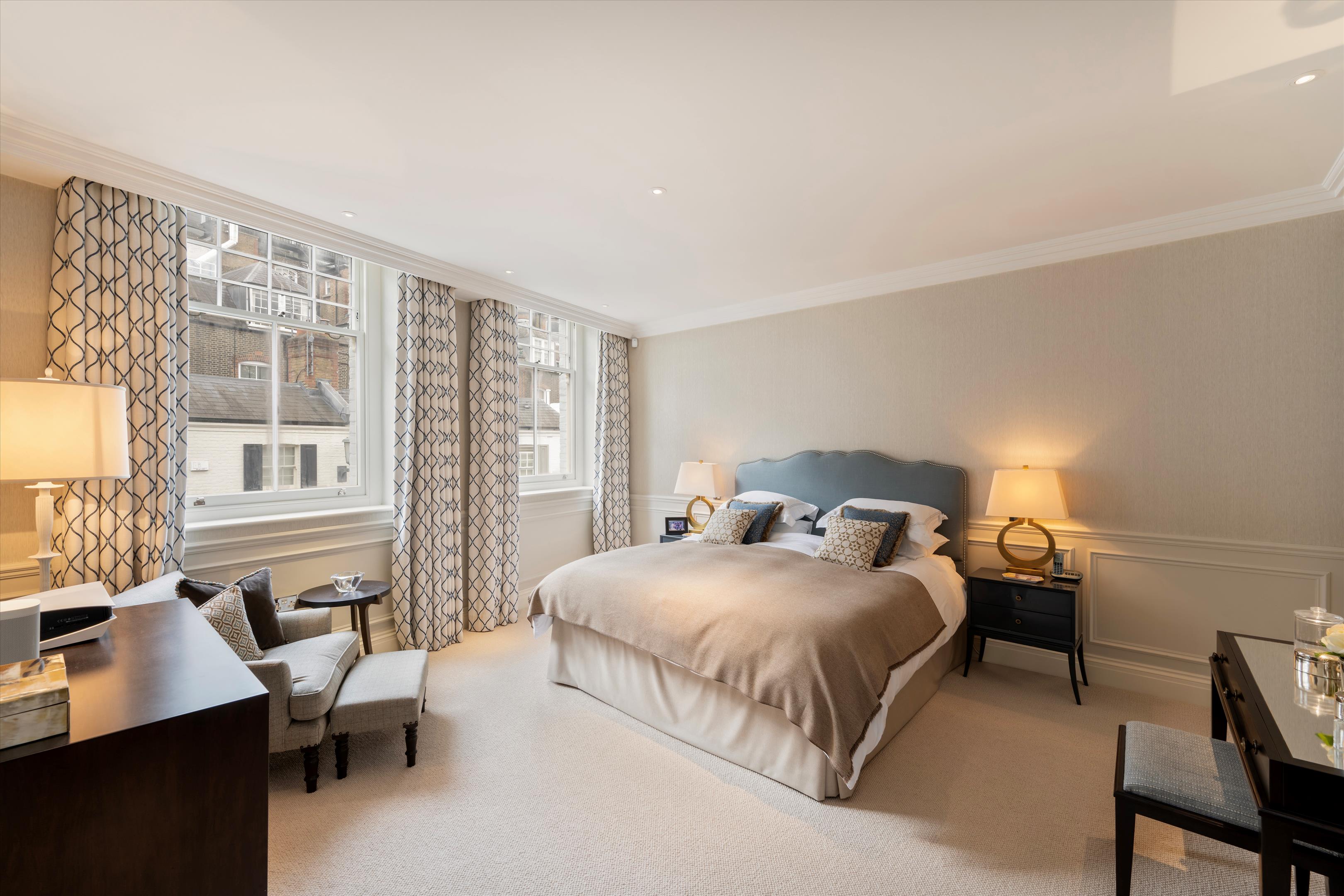 Pont Street Mews, Knightsbridge, London, SW1X