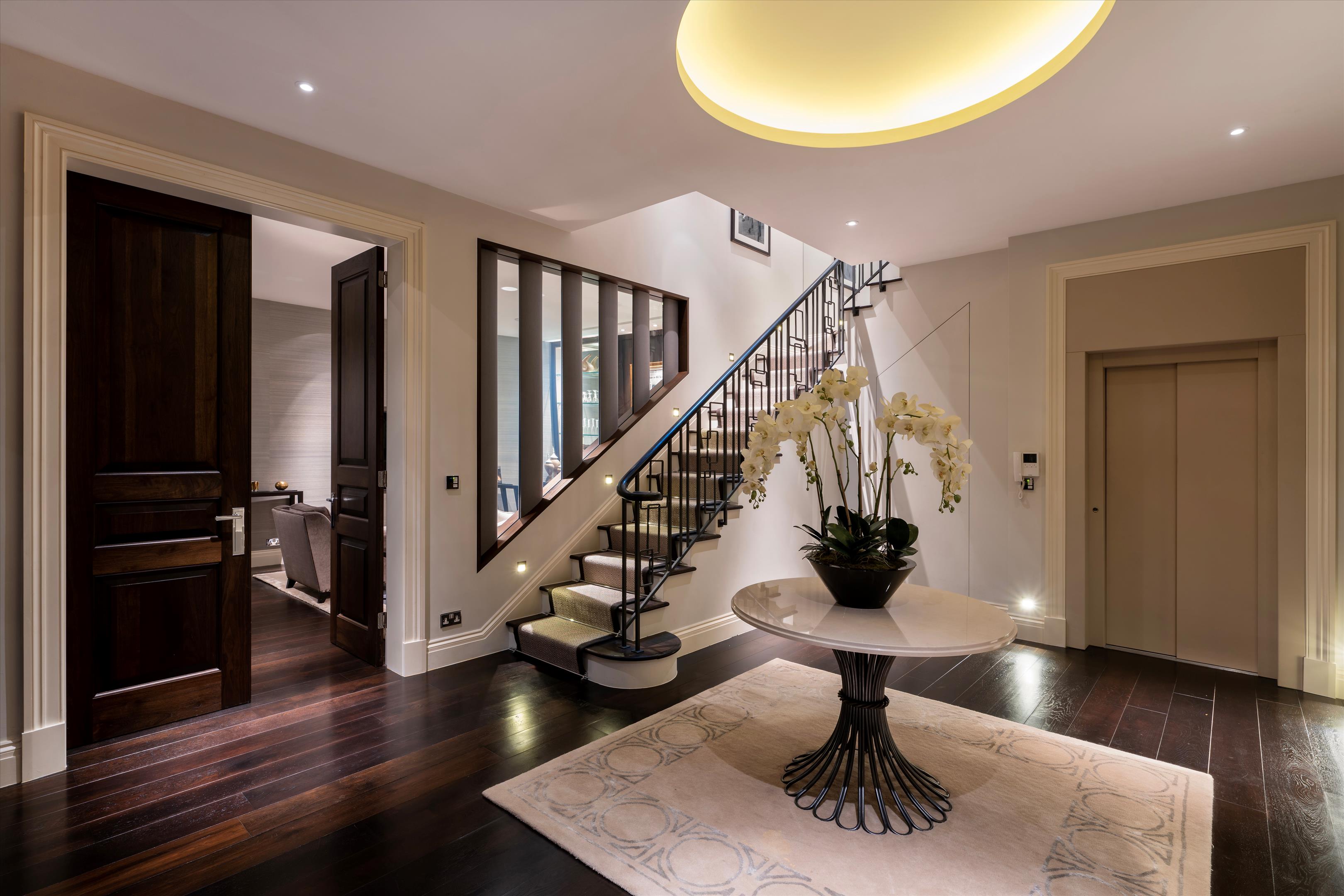Pont Street Mews, Knightsbridge, London, SW1X