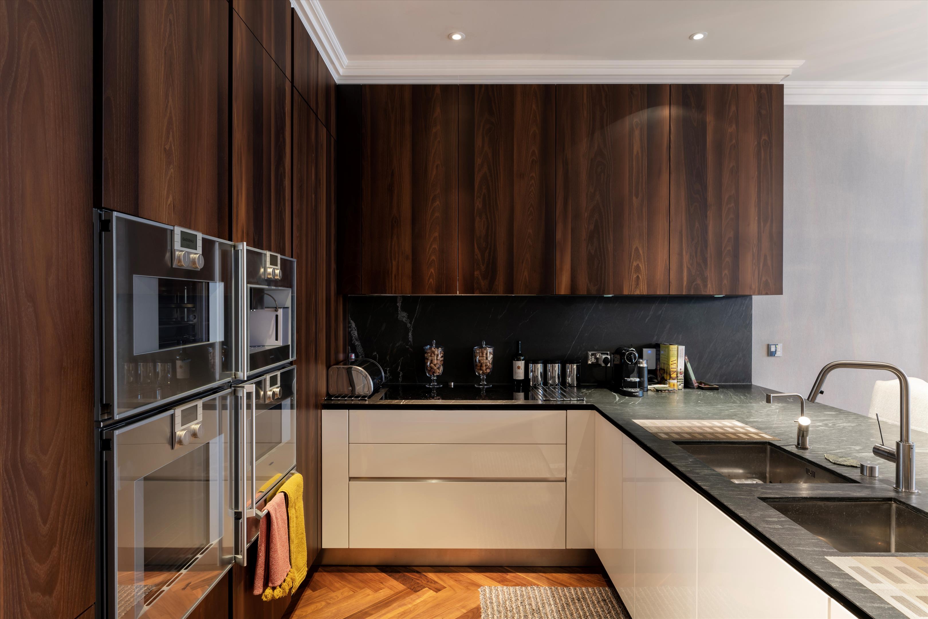 Pont Street Mews, Knightsbridge, London, SW1X