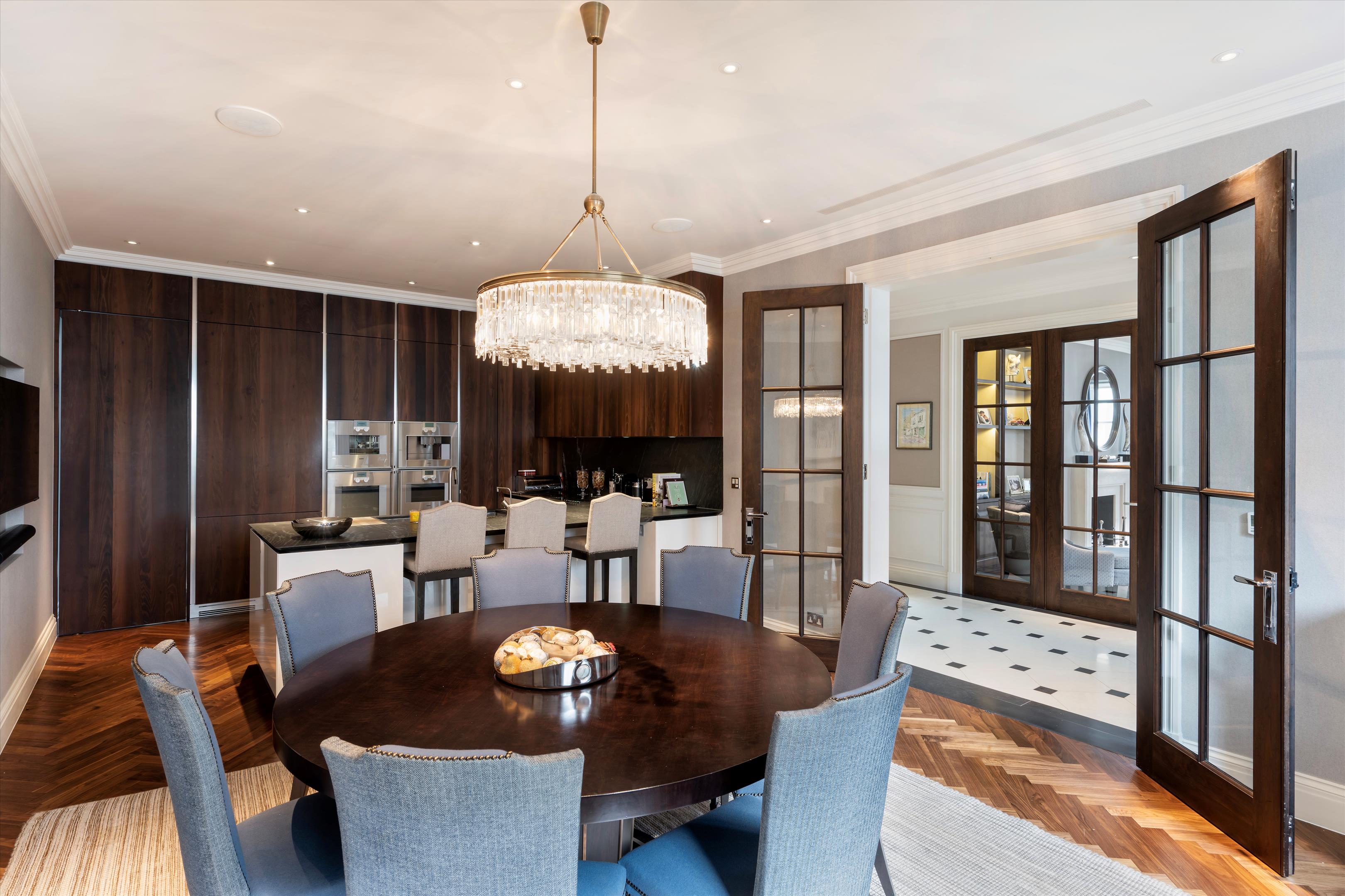 Pont Street Mews, Knightsbridge, London, SW1X