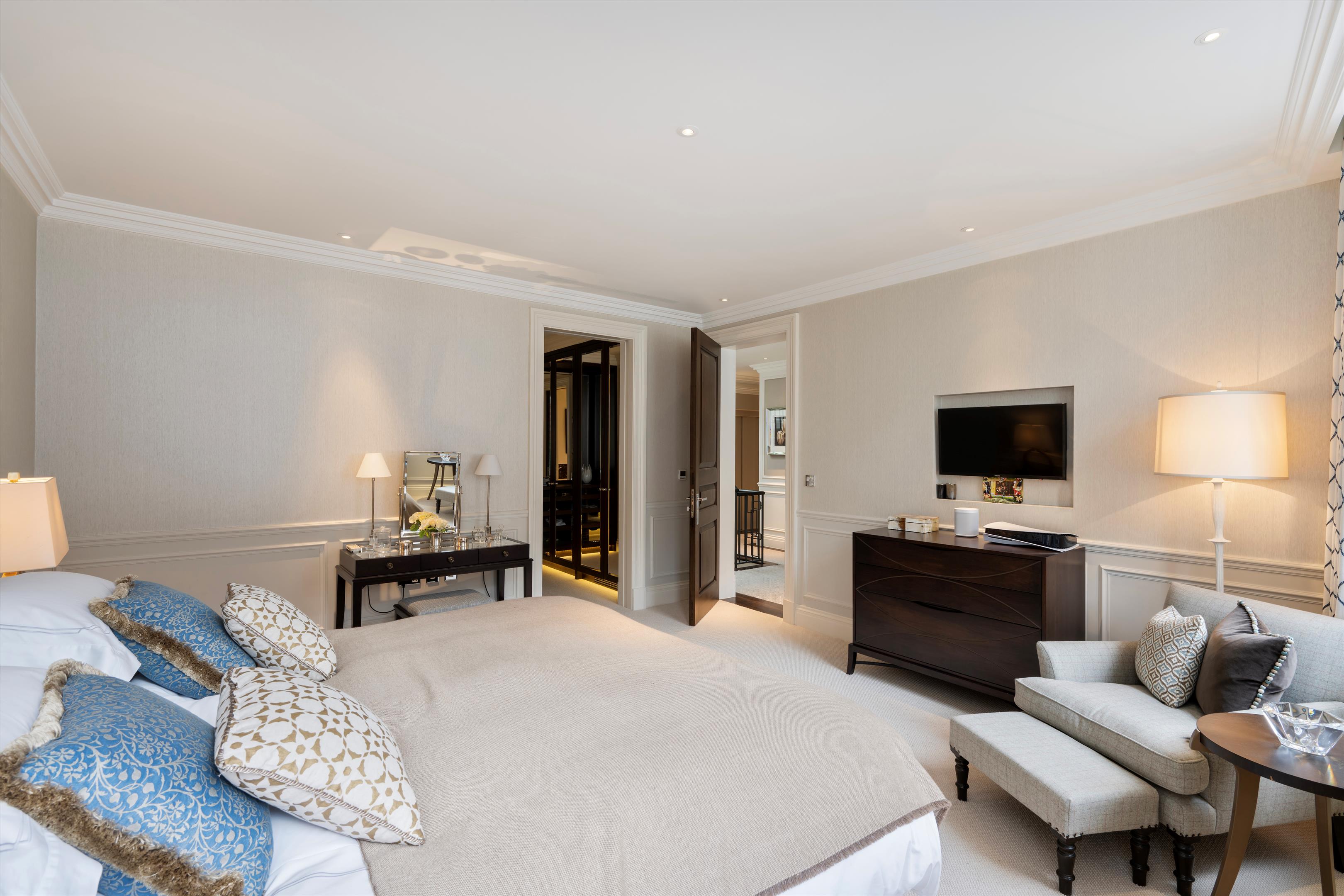 Pont Street Mews, Knightsbridge, London, SW1X