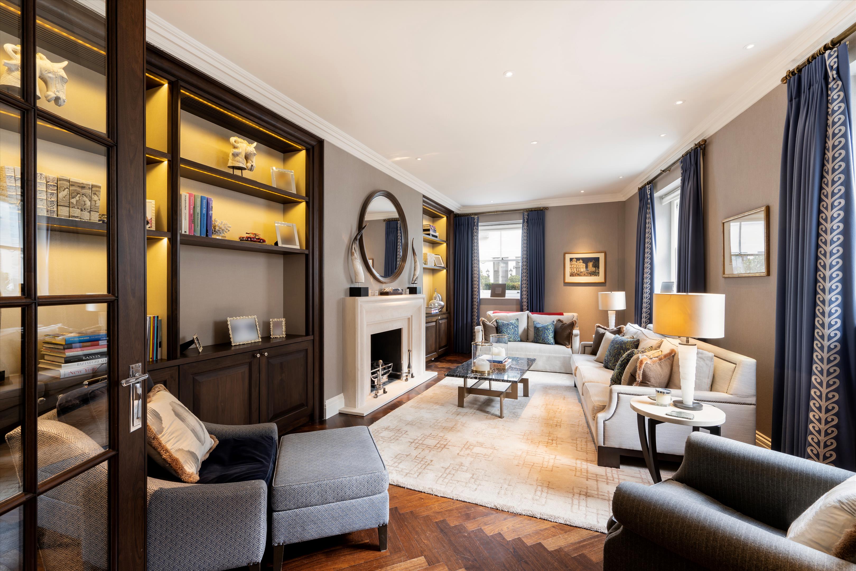Pont Street Mews, Knightsbridge, London, SW1X
