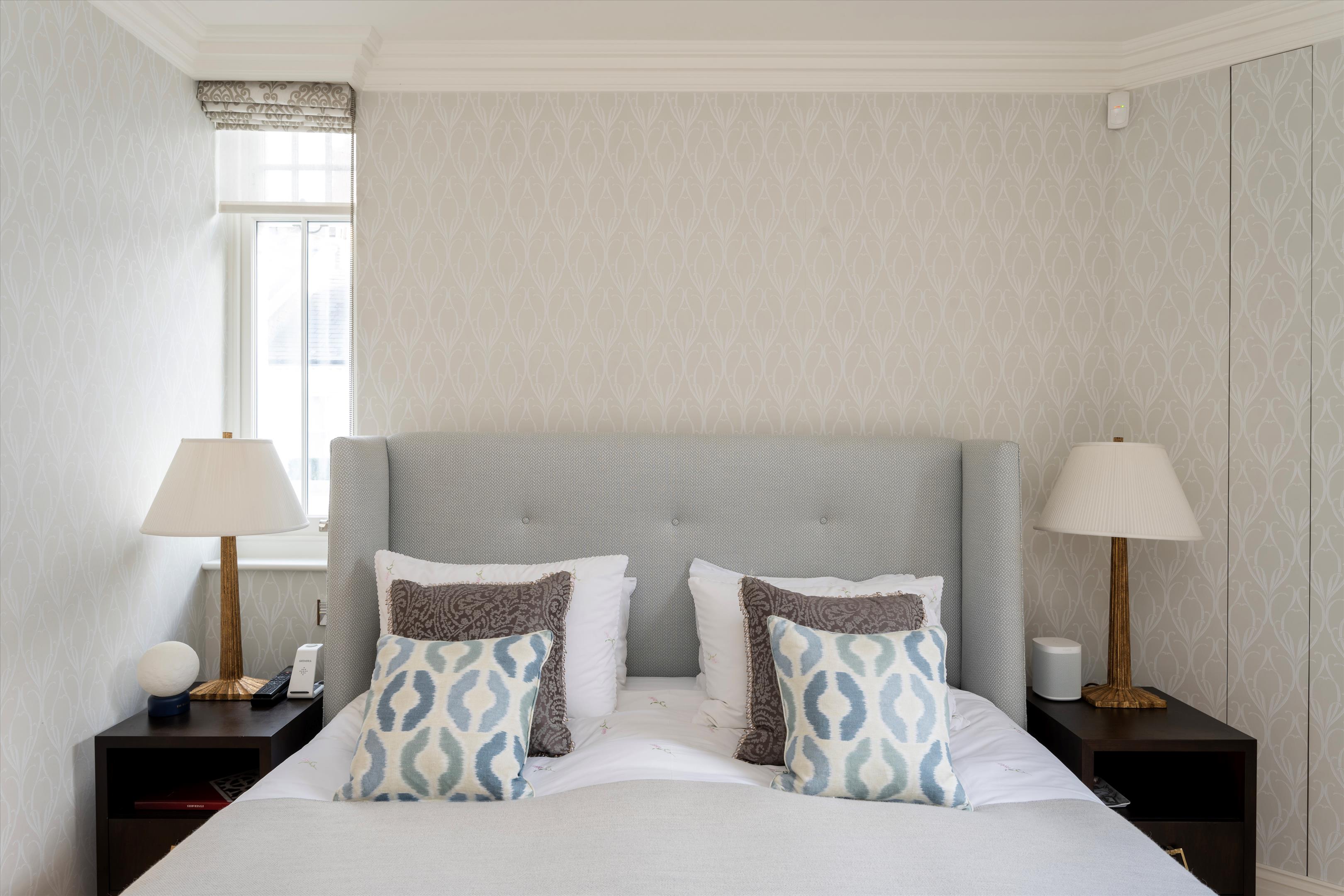 Pont Street Mews, Knightsbridge, London, SW1X