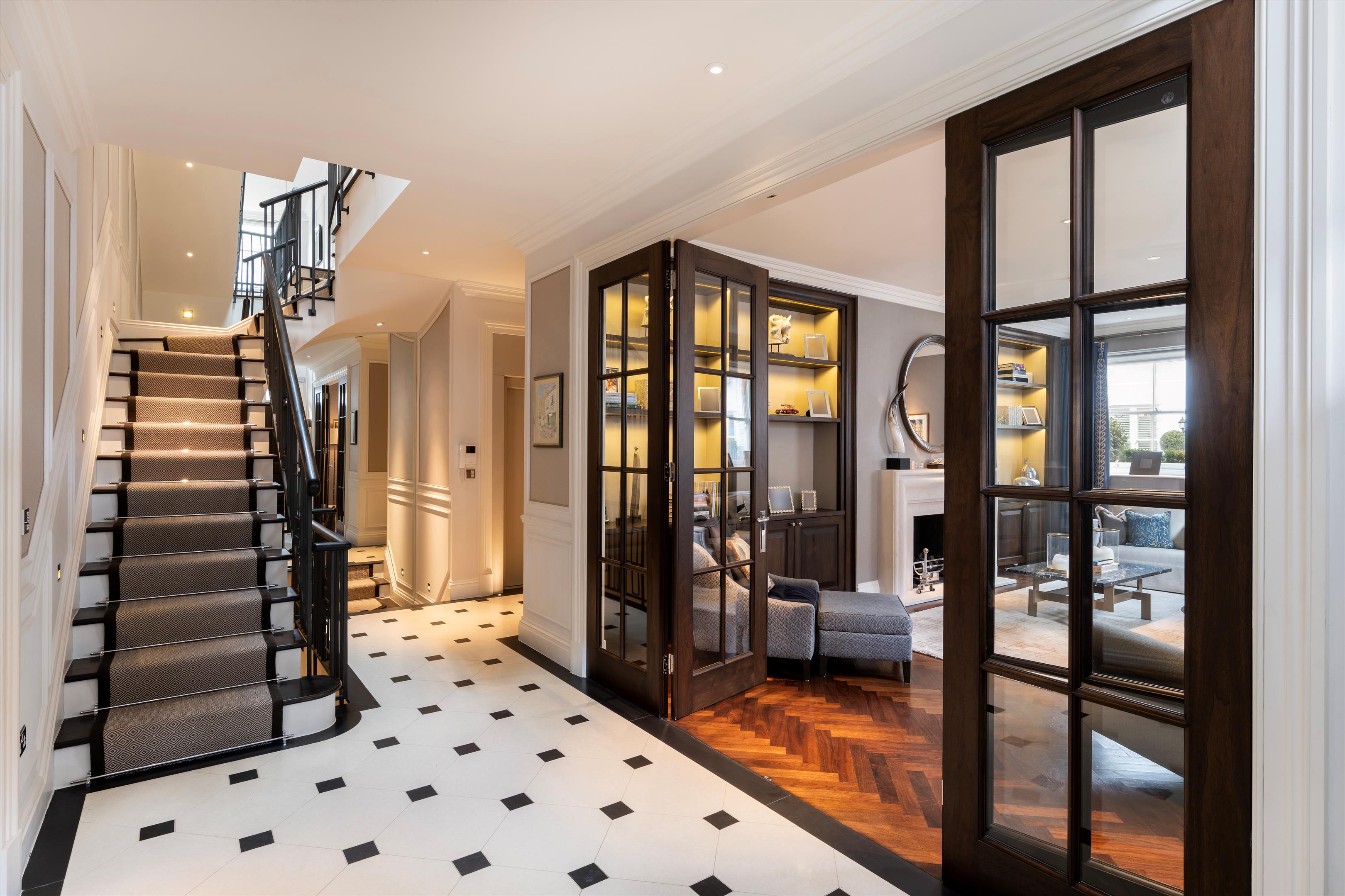 Pont Street Mews, Knightsbridge, London, SW1X