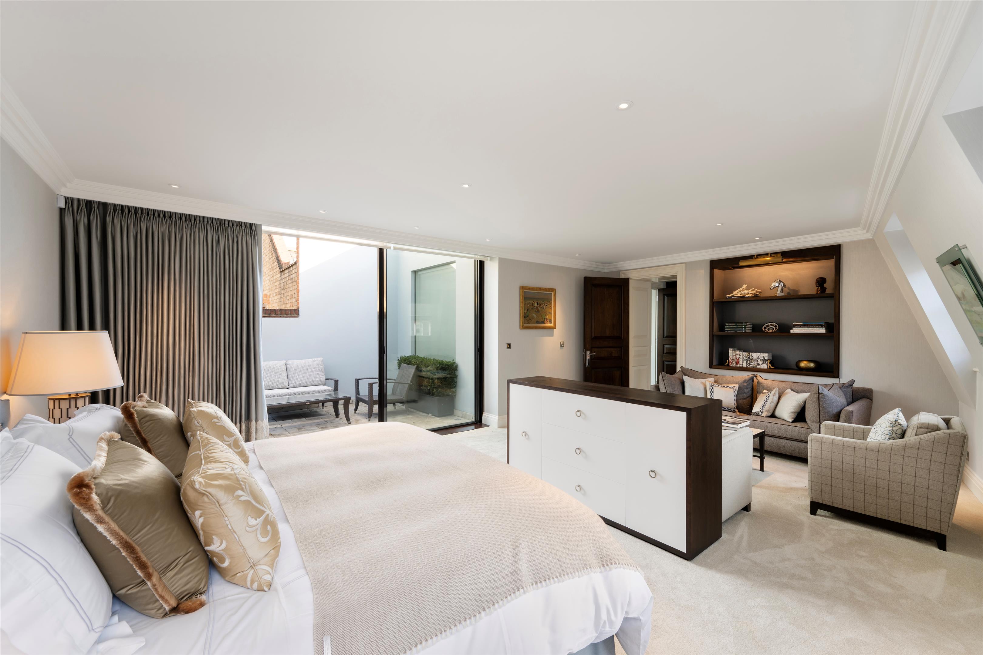 Pont Street Mews, Knightsbridge, London, SW1X