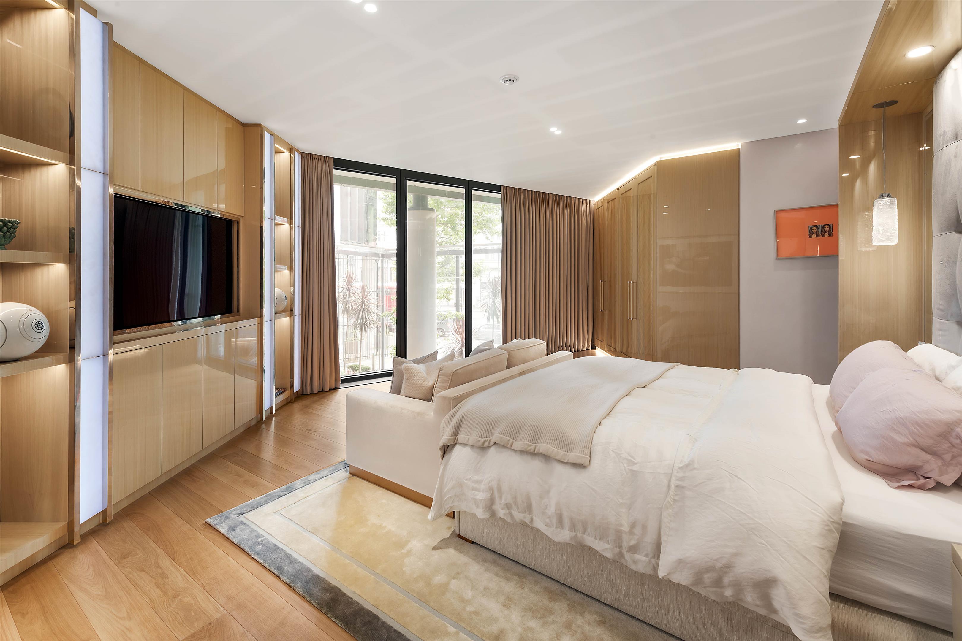One Hyde Park, Knightsbridge, London, SW1X