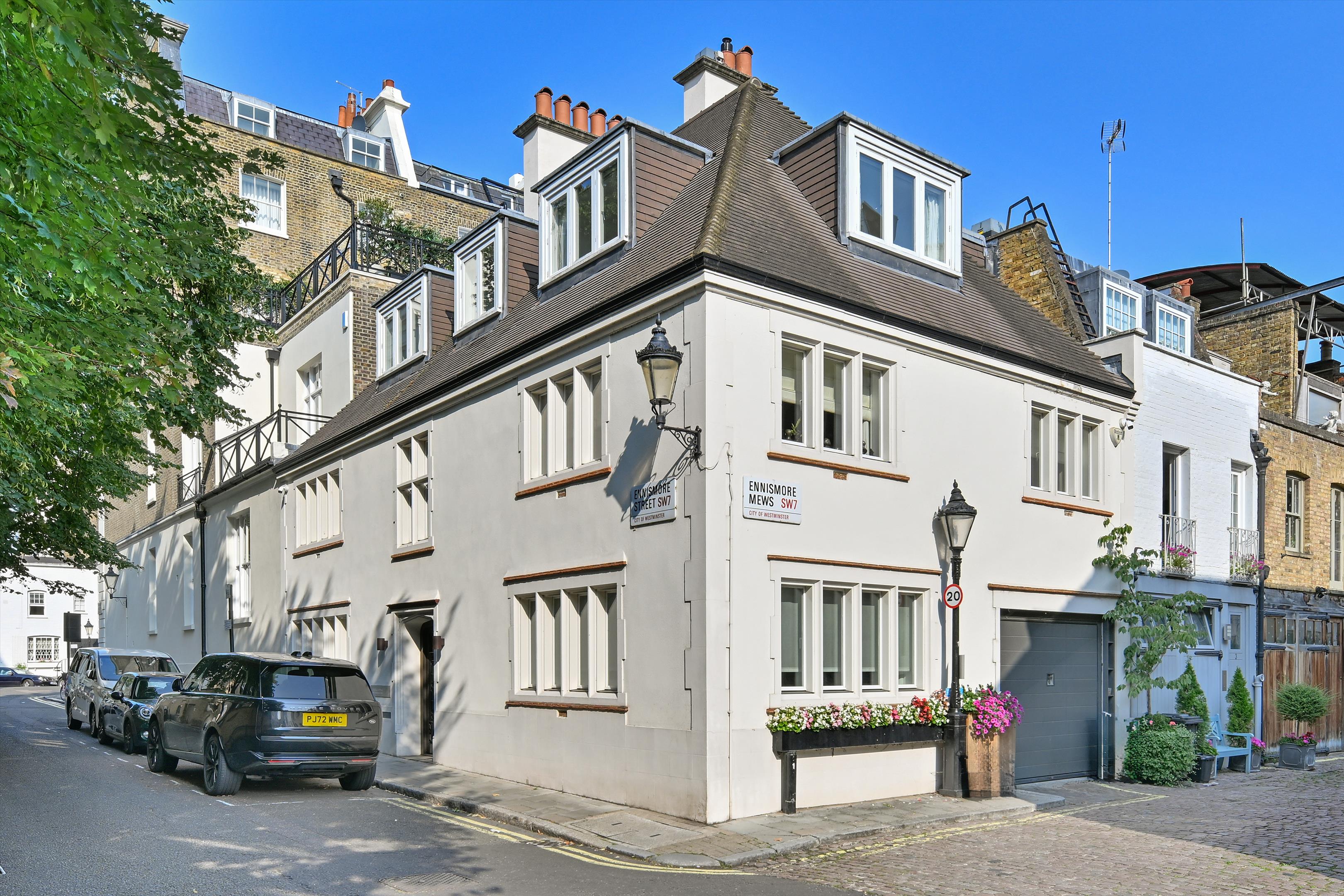 Ennismore Street, Knightsbridge, London, SW7