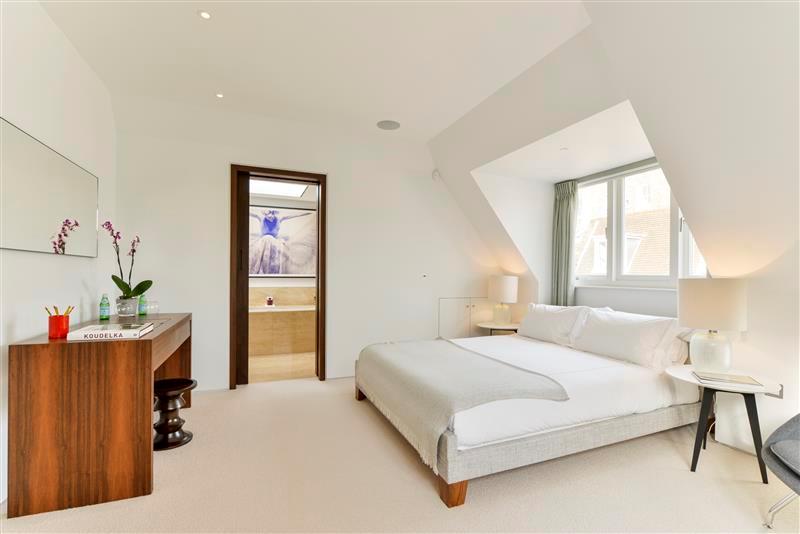 Ennismore Street, Knightsbridge, London, SW7