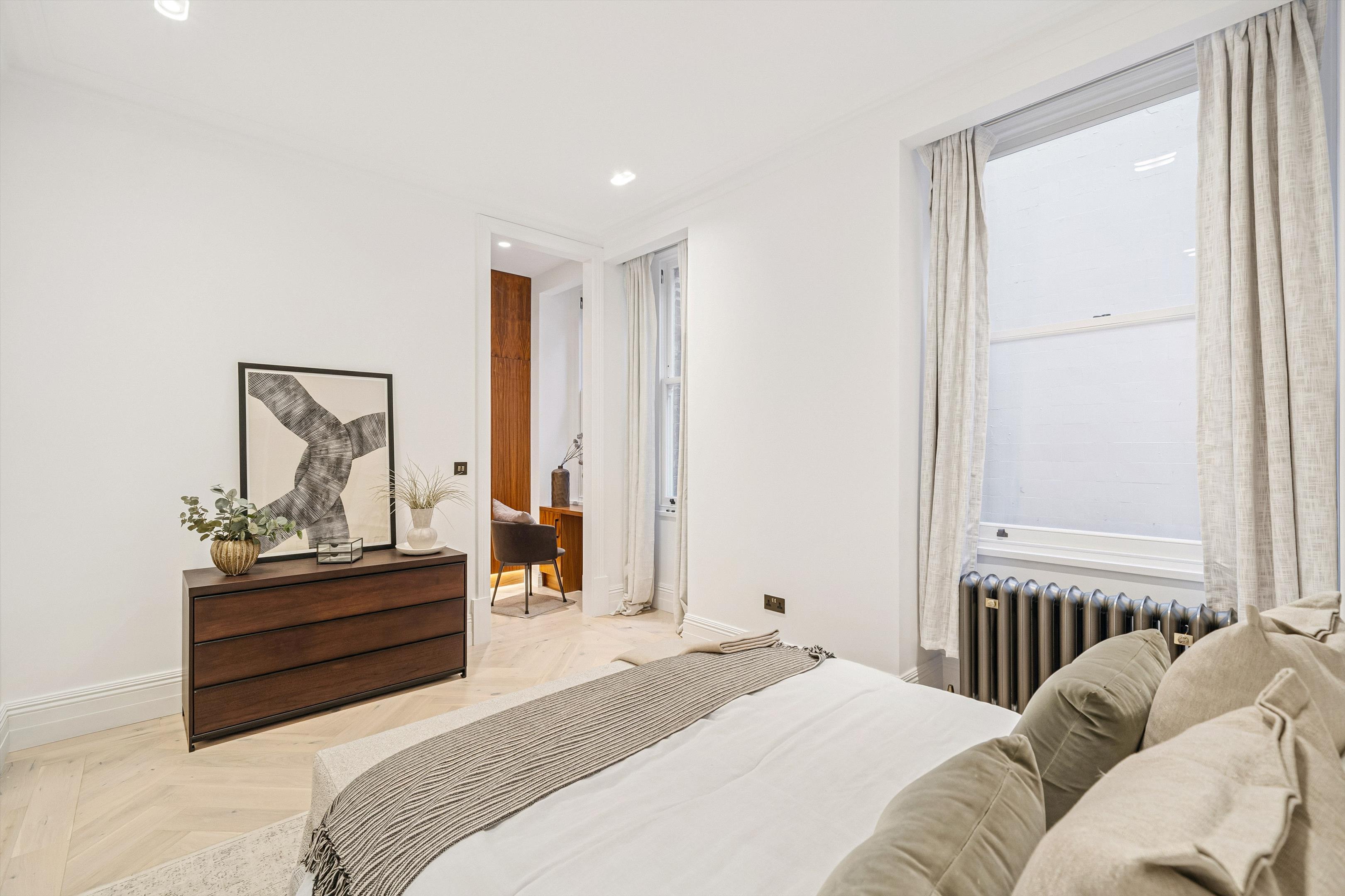 Wellington Court, 116 Knightsbridge, London SW1X