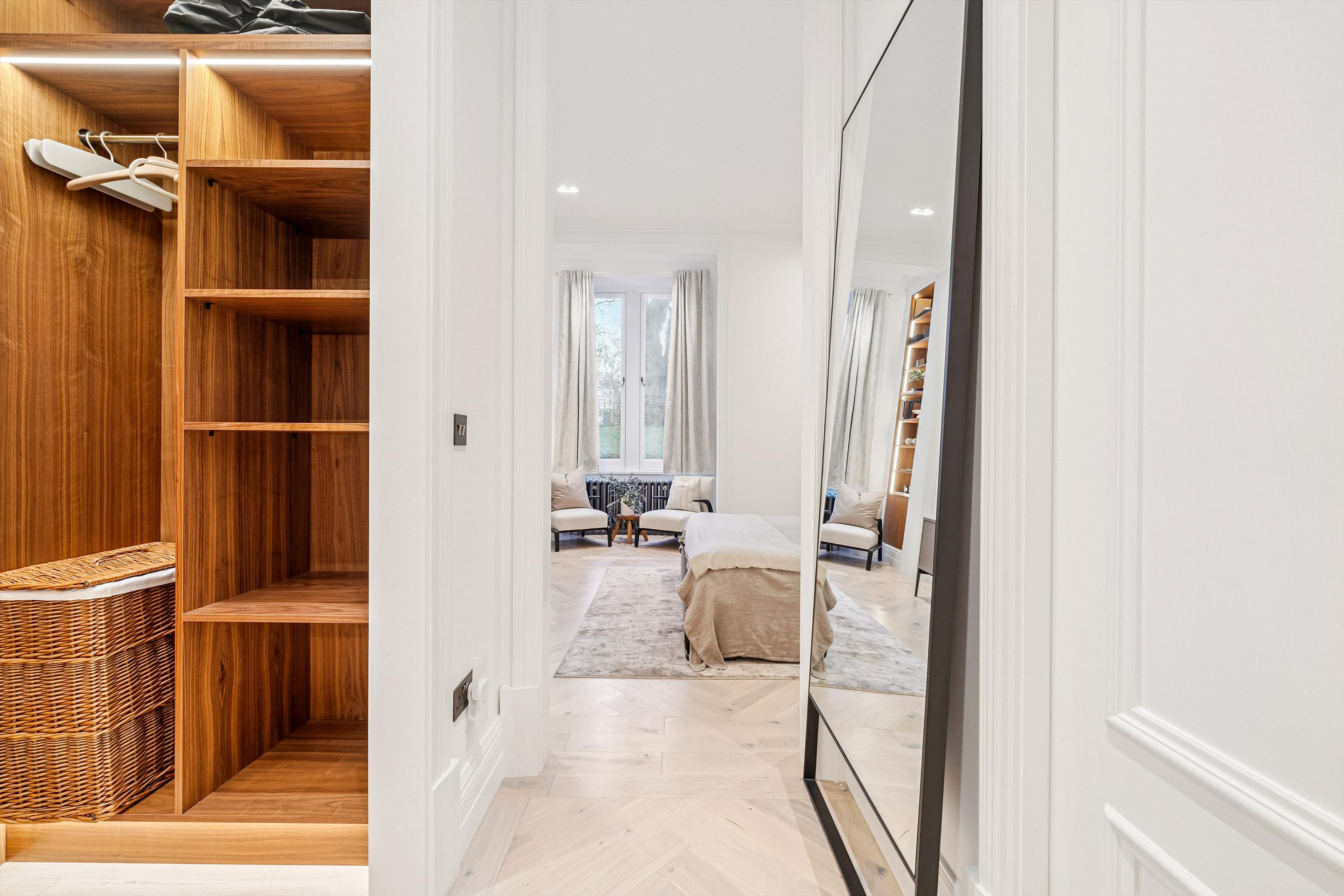 Wellington Court, 116 Knightsbridge, London SW1X