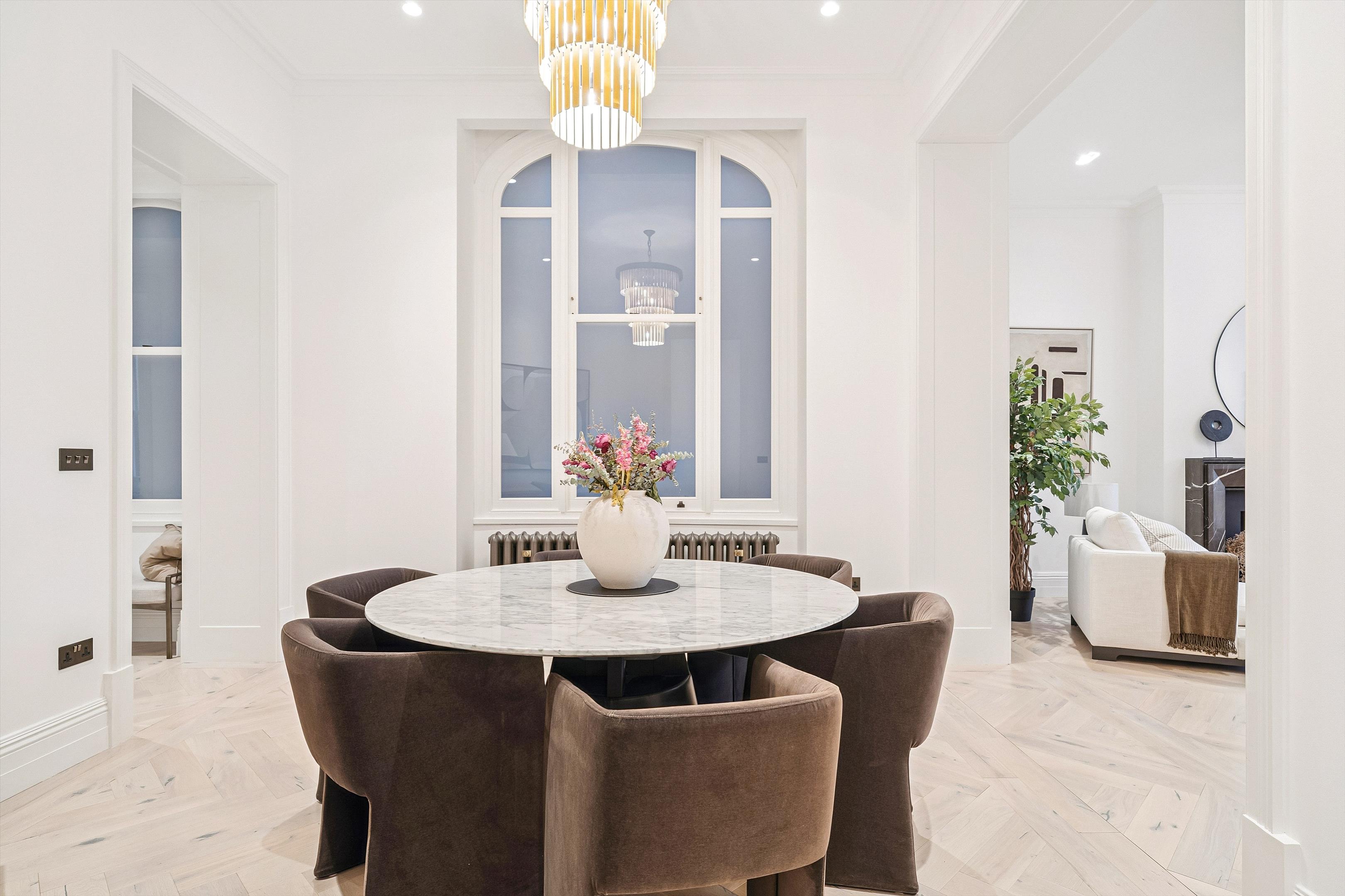 Wellington Court, 116 Knightsbridge, London SW1X