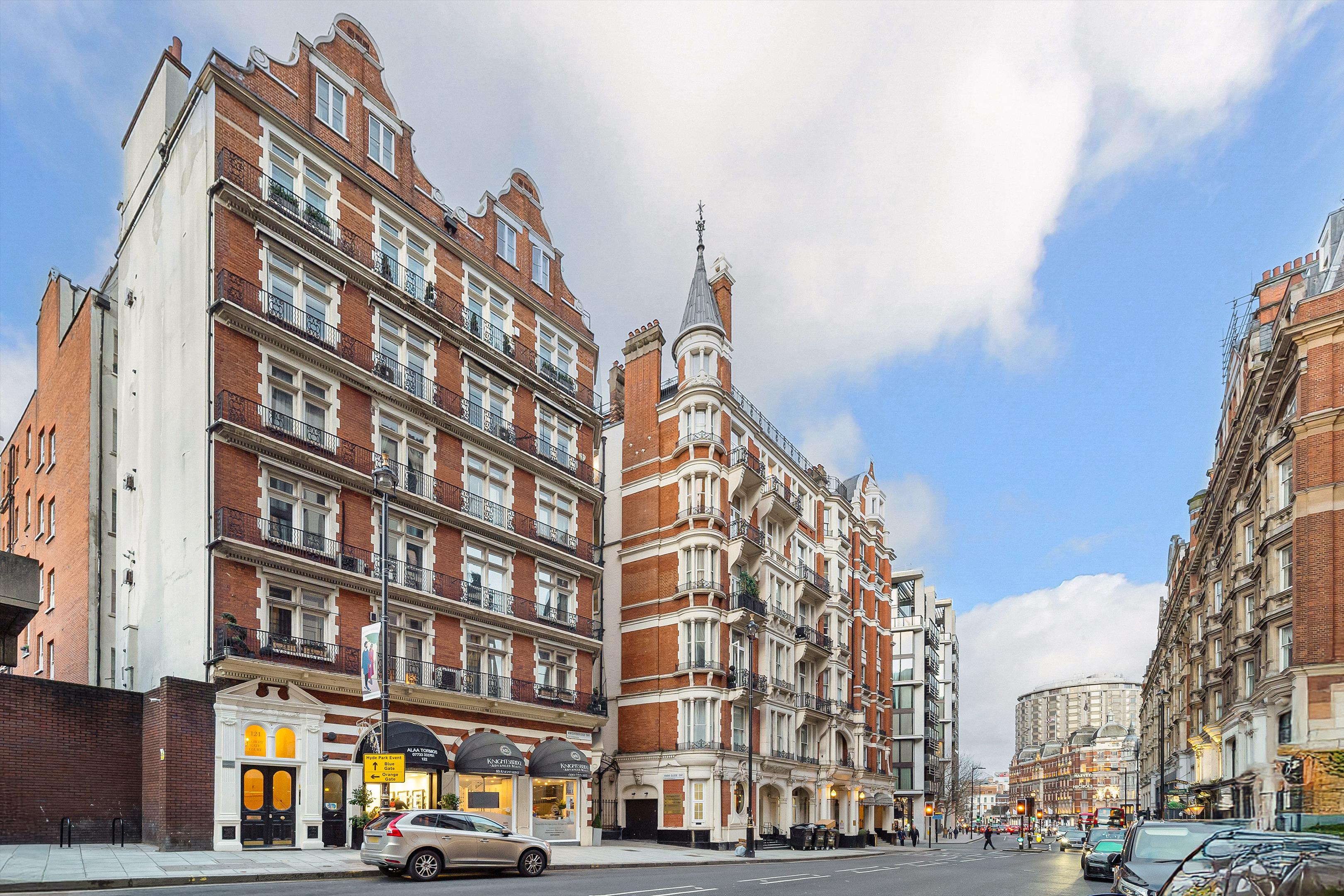 Wellington Court, 116 Knightsbridge, London SW1X