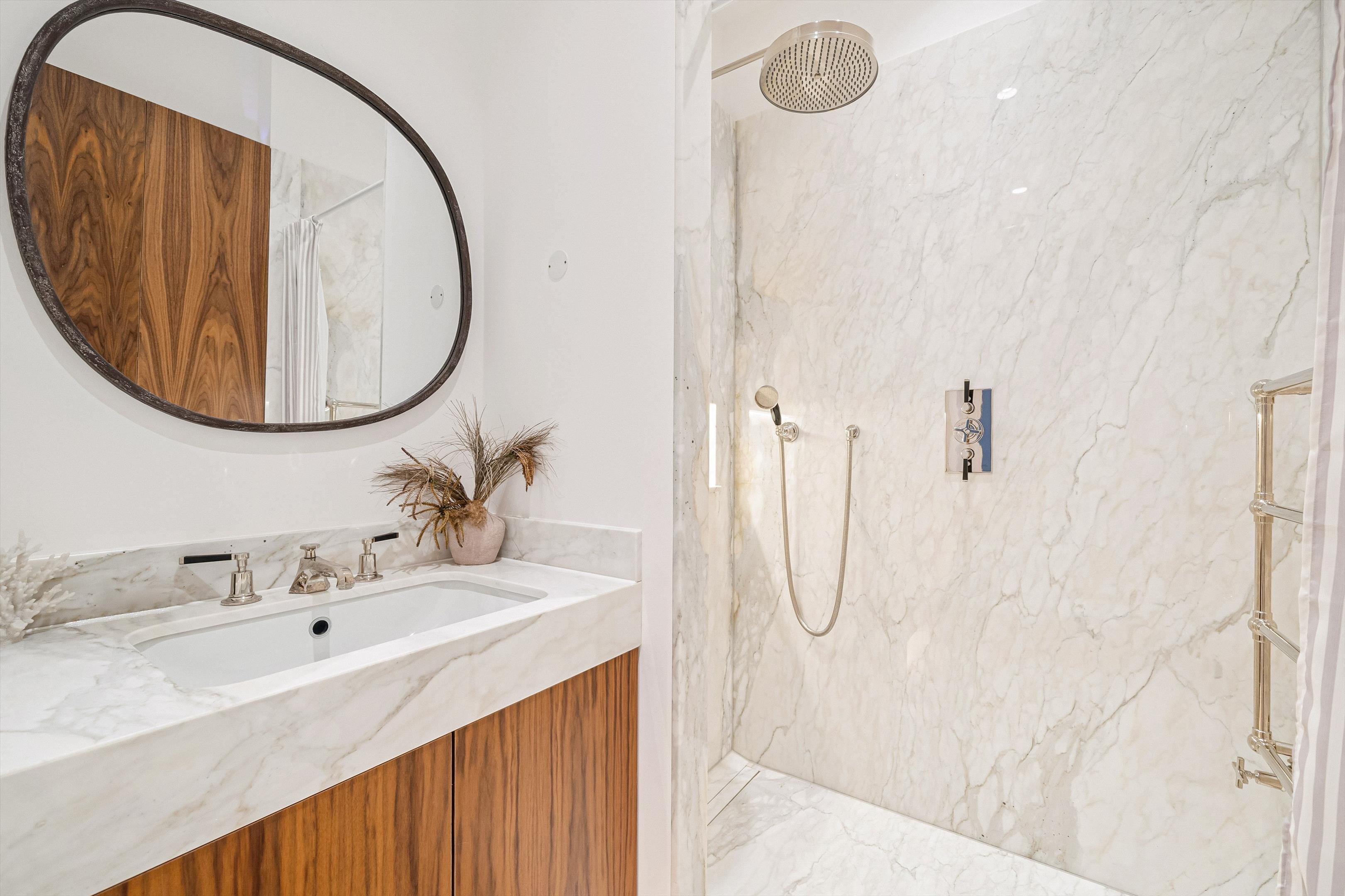 Wellington Court, 116 Knightsbridge, London SW1X