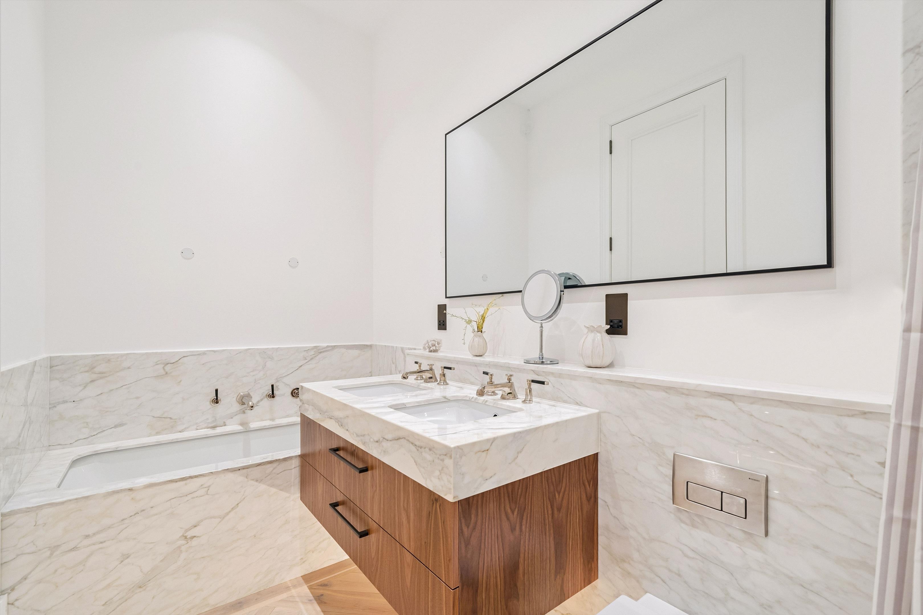 Wellington Court, 116 Knightsbridge, London SW1X