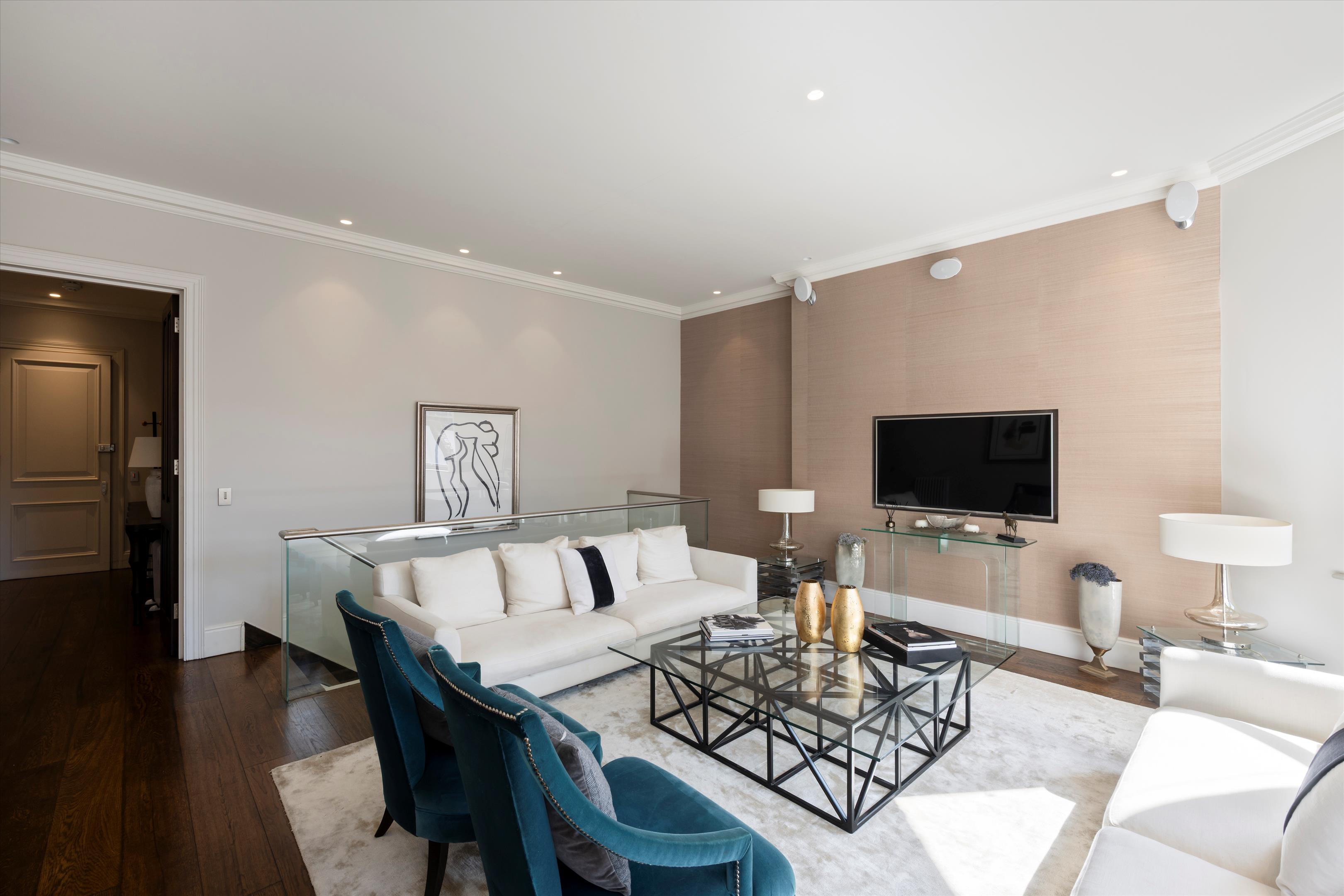 63 Cadogan Gardens, Knightsbridge, London SW3