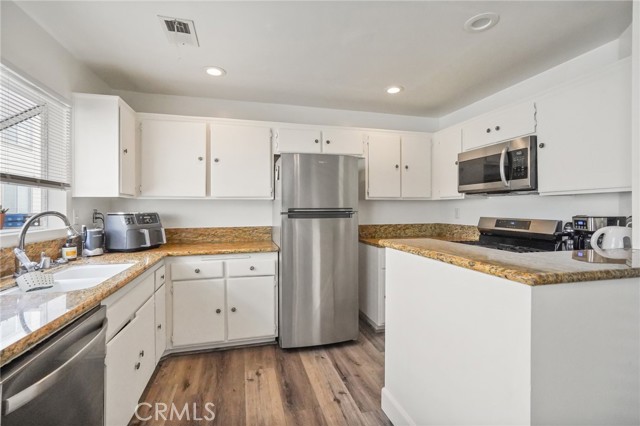 11150 Glenoaks BLVD Unit: 18