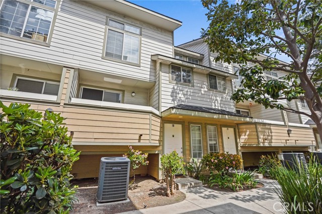 11150 Glenoaks BLVD Unit: 18