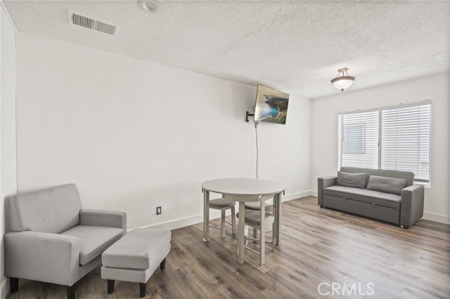 11150 Glenoaks BLVD Unit: 18