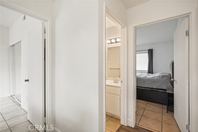 11150 Glenoaks BLVD Unit: 18