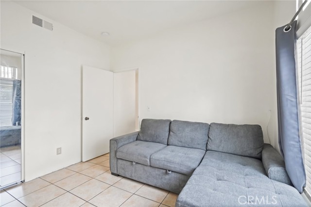 11150 Glenoaks BLVD Unit: 18