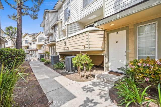 11150 Glenoaks BLVD Unit: 18