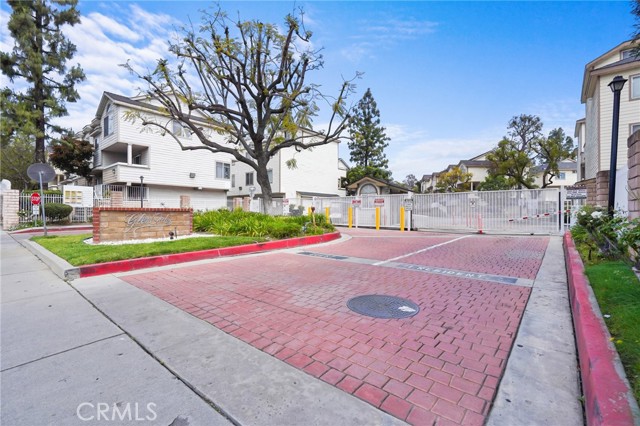11150 Glenoaks BLVD Unit: 18