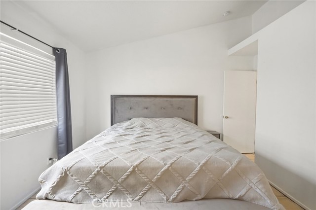 11150 Glenoaks BLVD Unit: 18