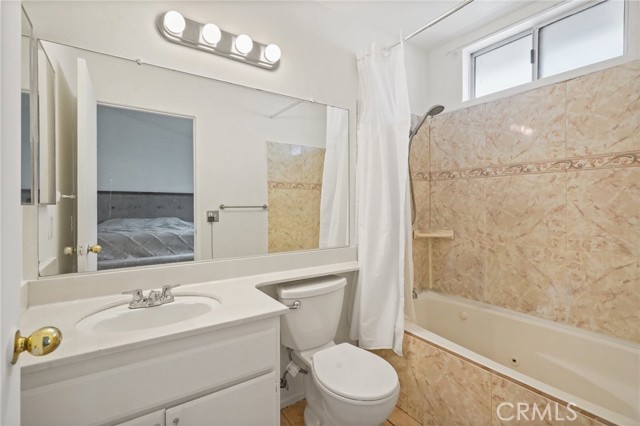 11150 Glenoaks BLVD Unit: 18