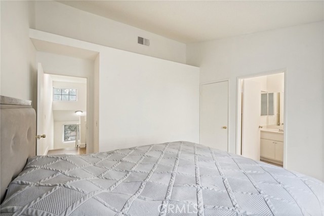 11150 Glenoaks BLVD Unit: 18