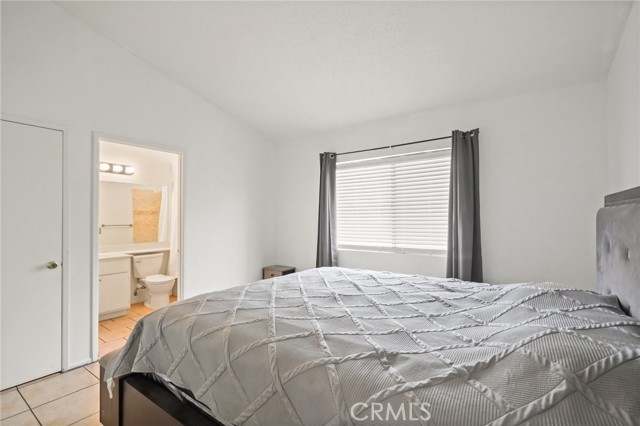 11150 Glenoaks BLVD Unit: 18
