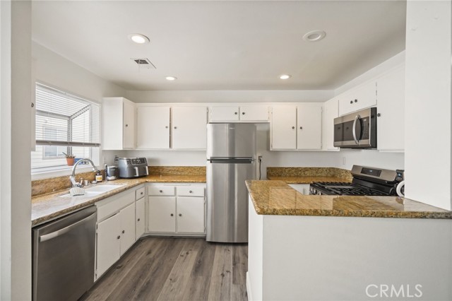 11150 Glenoaks BLVD Unit: 18