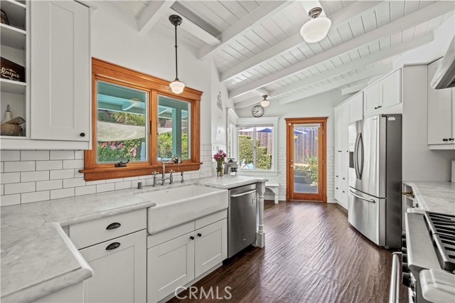 11408 Decente CT, Studio City 