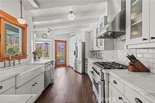 11408 Decente CT, Studio City 