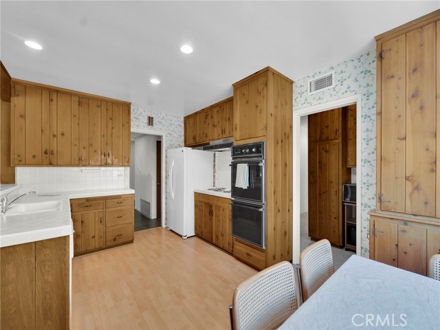 16135 Huston ST