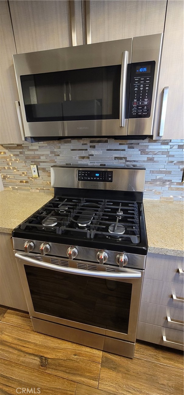 4415 Saugus AVE Unit: 201