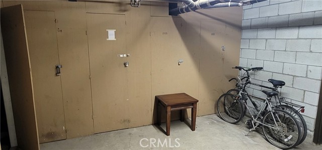 4415 Saugus AVE Unit: 201