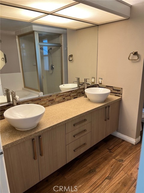 4415 Saugus AVE Unit: 201