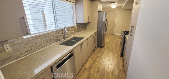 4415 Saugus AVE Unit: 201