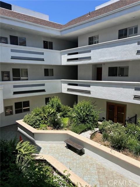 4415 Saugus AVE Unit: 201