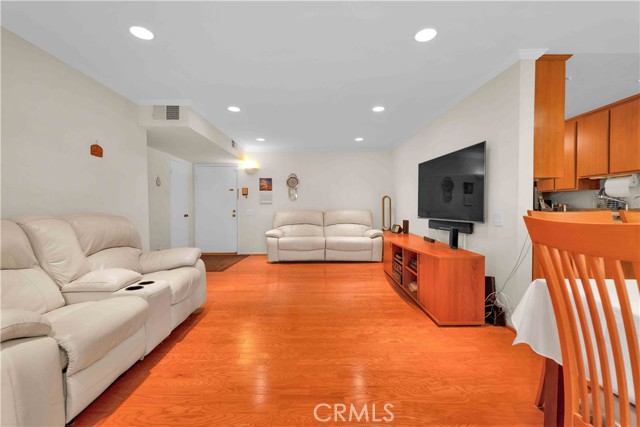 5400 Lindley AVE Unit: 117