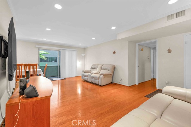 5400 Lindley AVE Unit: 117