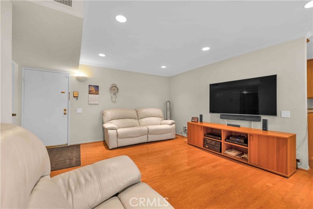 5400 Lindley AVE Unit: 117