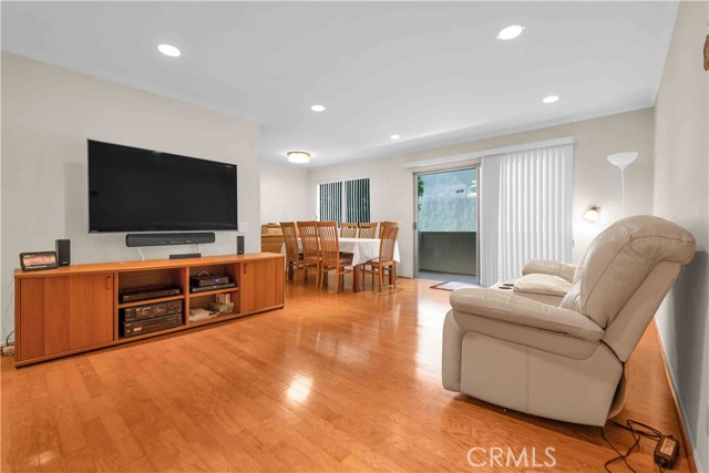 5400 Lindley AVE Unit: 117